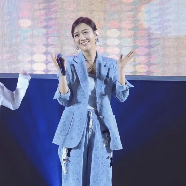 The most loved look of Jang Yoonjeong today