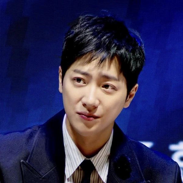 Popular photo full of fans’ love for Lee Sangyeob