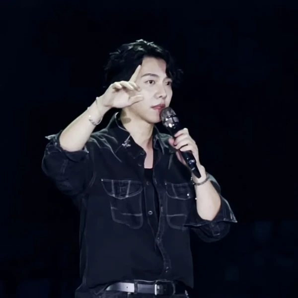 Penampilan Lee Seunggi yang paling disukai hari ini