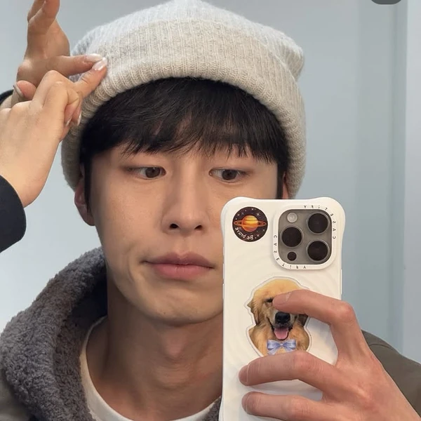 Popular photo full of fans’ love for Lee Jaewook