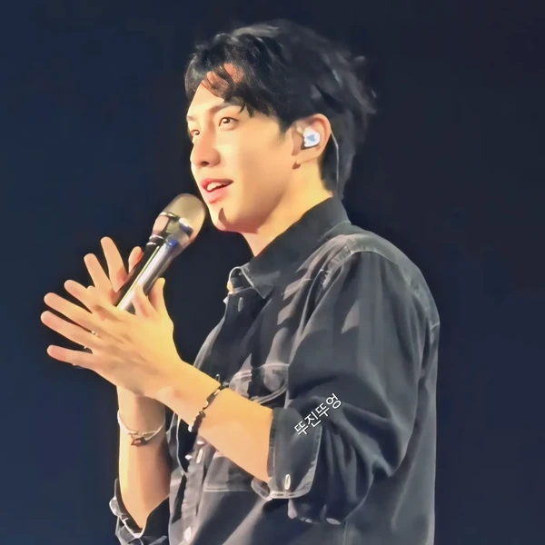 The most loved look of Lee Seunggi today