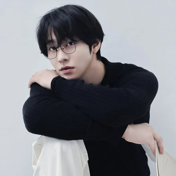 The most loved look of Ahn Hyoseop today