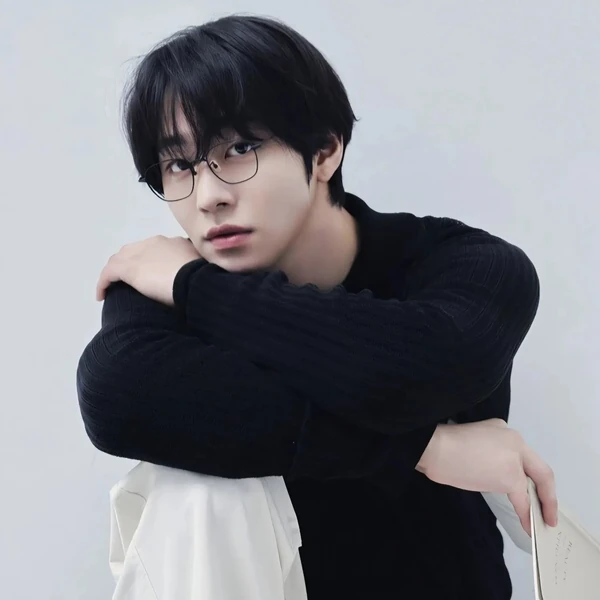 The most loved look of Ahn Hyoseop today