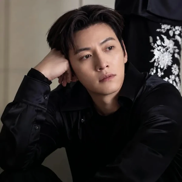Popular photo full of fans’ love for Ji Changwook