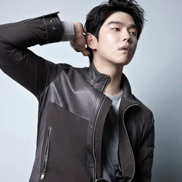 Foto populer Yoon Kyunsang yang penuh cinta dari penggemar