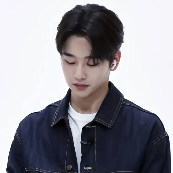Popular photo full of fans’ love for Kim Yoonwoo