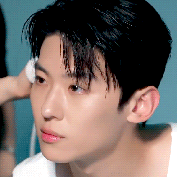 Popular photo full of fans’ love for Dex