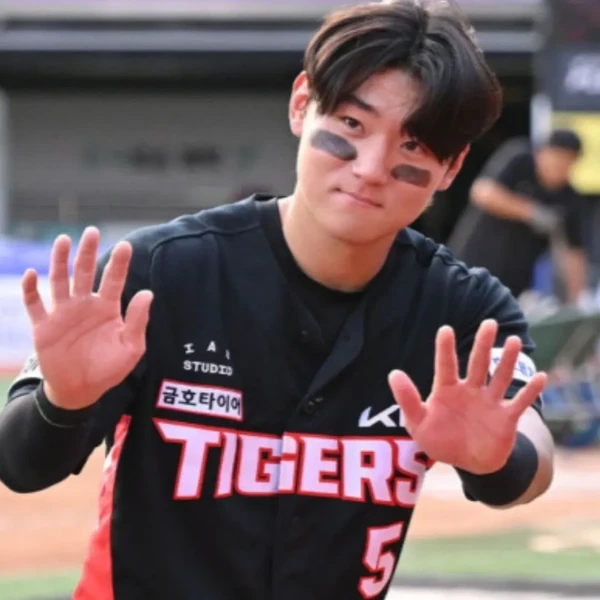 粉絲團製作的Kim Doyoung第一名橫幅貼文