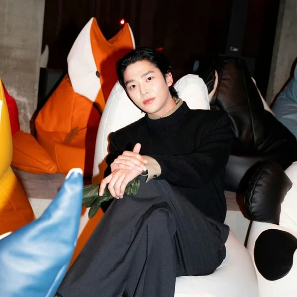 Penampilan Rowoon yang paling disukai hari ini