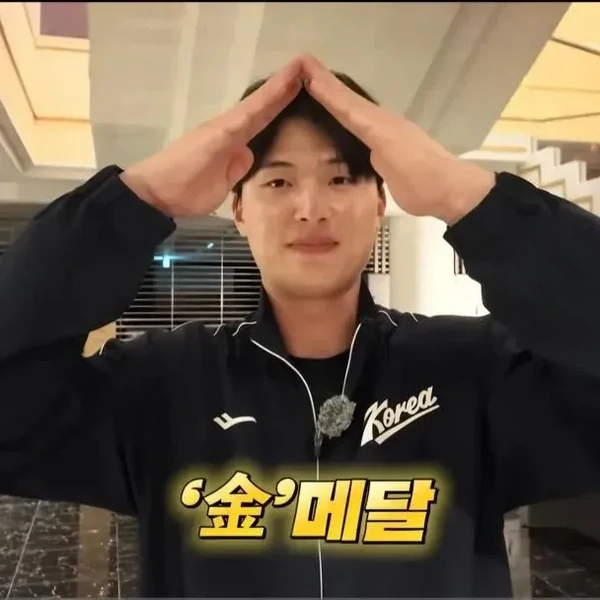展現Yoon Donghee魅力的代表照片
