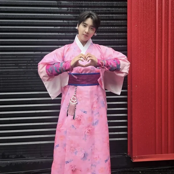 The most loved look of Hwang Yunsung today