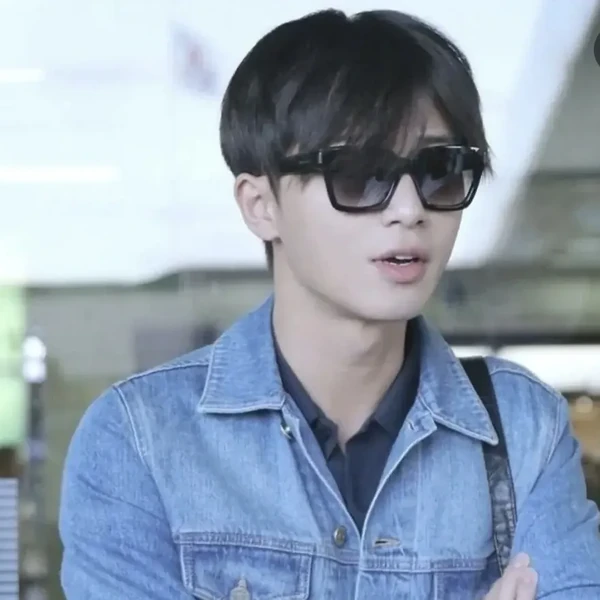 Today’s standout profile photo of Park Seojoon on Choeaedol Celeb