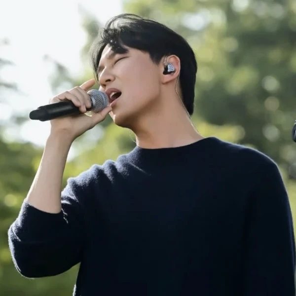The most loved look of Kim Namgil today
