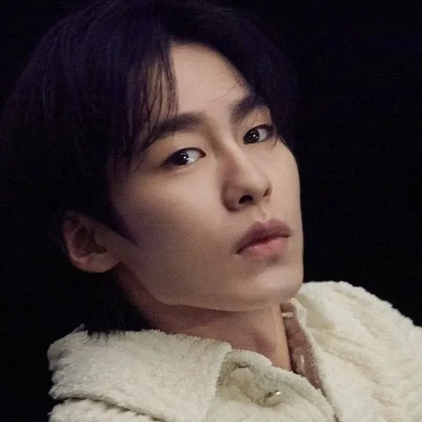Popular photo full of fans’ love for Lee Jaewook