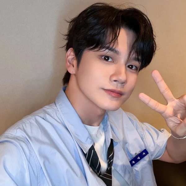 Foto populer Ong Seongwu yang penuh cinta dari penggemar