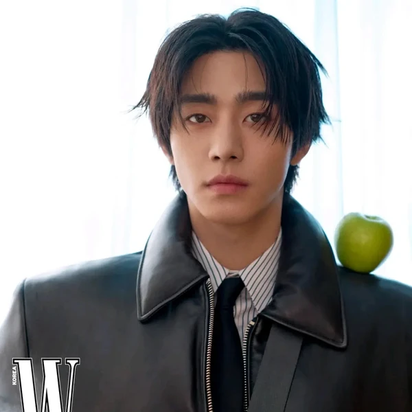 Popular photo full of fans’ love for Ahn Hyoseop
