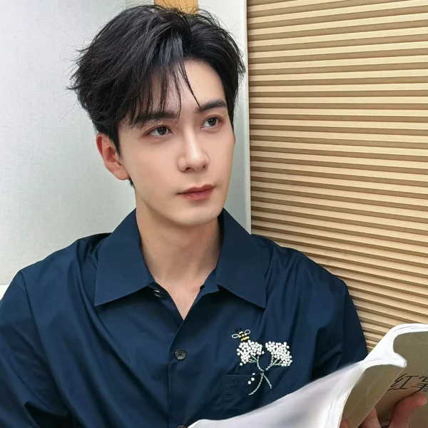 Popular photo full of fans’ love for Chen Xingxu