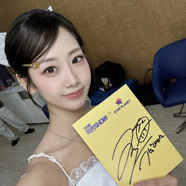 The most loved look of Kang Hyeyeon today
