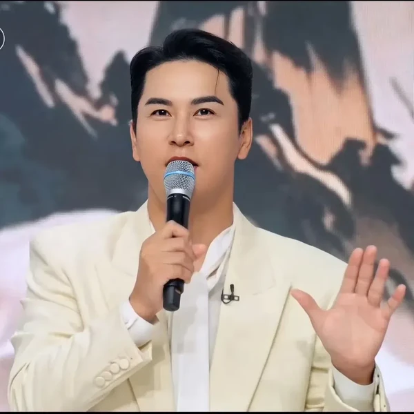 Penampilan Jang Minho yang paling disukai hari ini