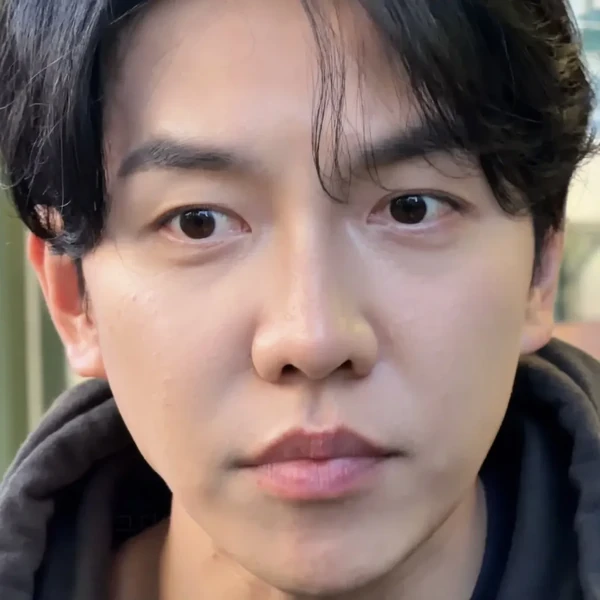 Penampilan Lee Seunggi yang paling disukai hari ini