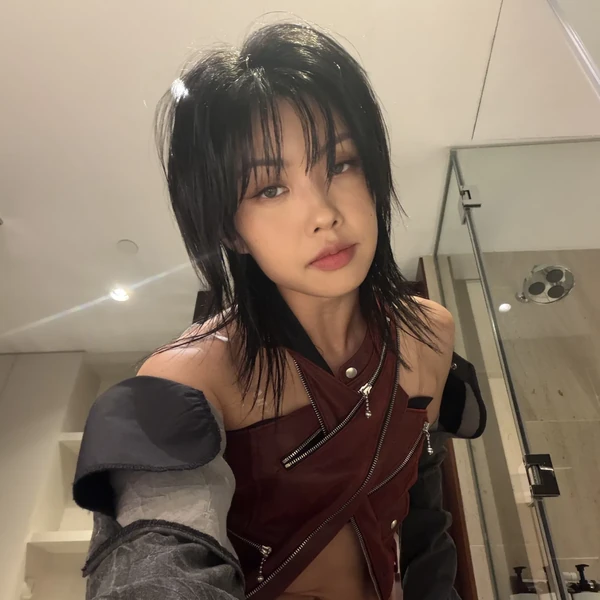 Popular photo full of fans’ love for Aiki