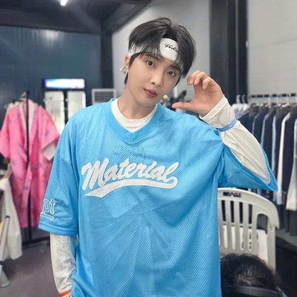 Popular photo full of fans’ love for Hwang Yunsung