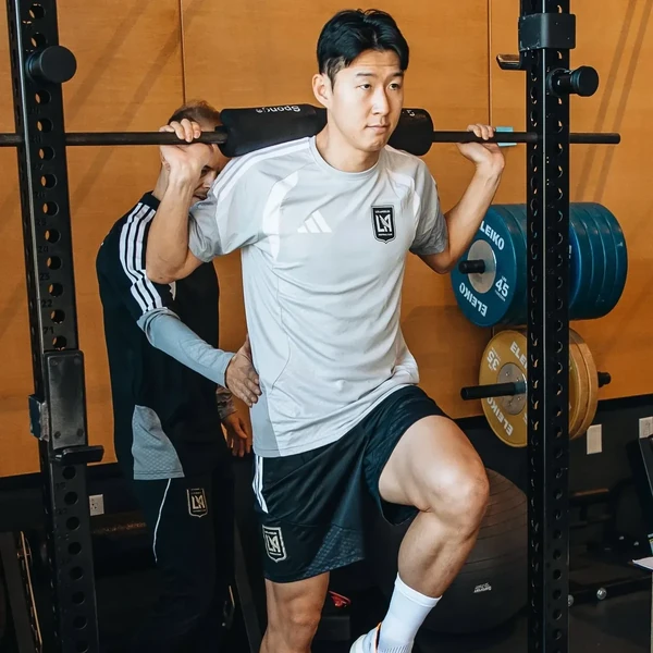 Foto utama yang menunjukkan pesona Son Heungmin