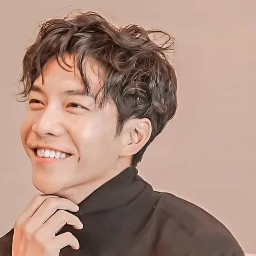 The most loved look of Lee Seunggi today