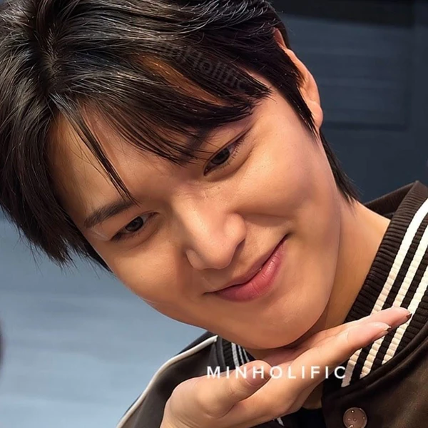 Popular photo full of fans’ love for Lee Minho