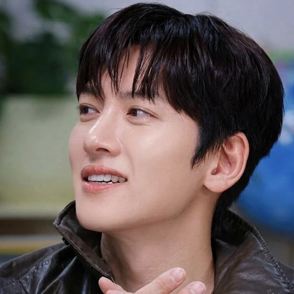 Popular photo full of fans’ love for Ji Changwook