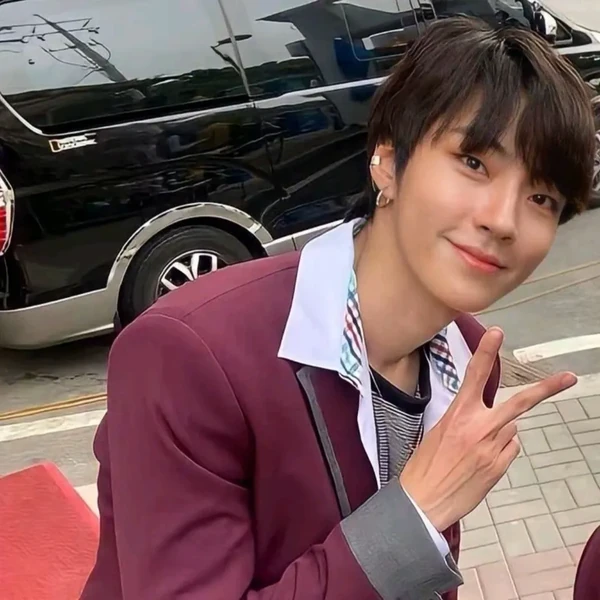 Foto populer Hwang Inyoup yang penuh cinta dari penggemar