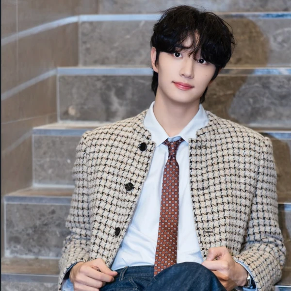 Popular photo full of fans’ love for Kim Jaewon