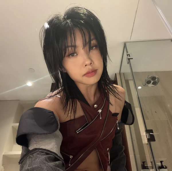 Popular photo full of fans’ love for Aiki