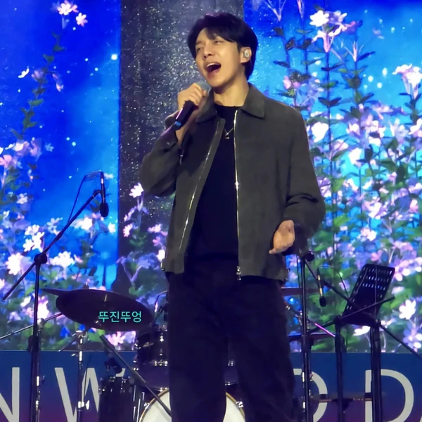 The most loved look of Lee Seunggi today