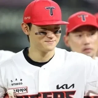 Foto profil terbaik Kim Doyoung hari ini di Choeaedol Celeb