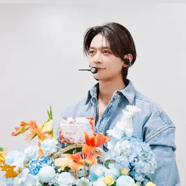 Popular photo full of fans’ love for Choi Minho