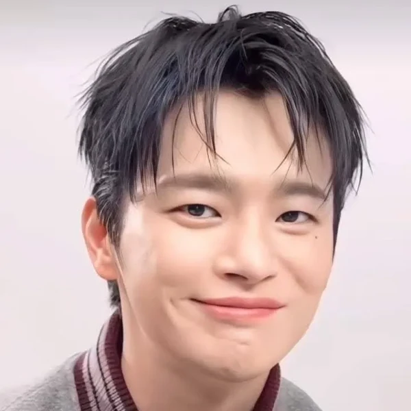 Foto populer Seo Inguk yang penuh cinta dari penggemar