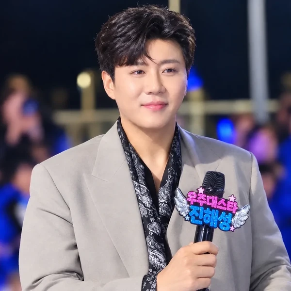 Popular photo full of fans’ love for Jin Haesung
