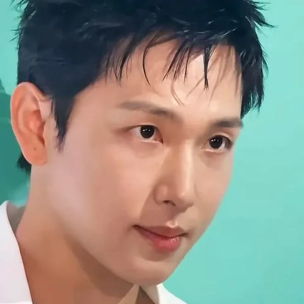 The most loved look of Yim Siwan today