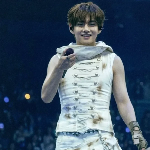 Top moment of Kim Taehyung (V) chosen by fans