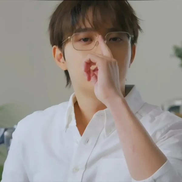 Penampilan Doh Kyungsoo (D.O.) yang paling disukai hari ini