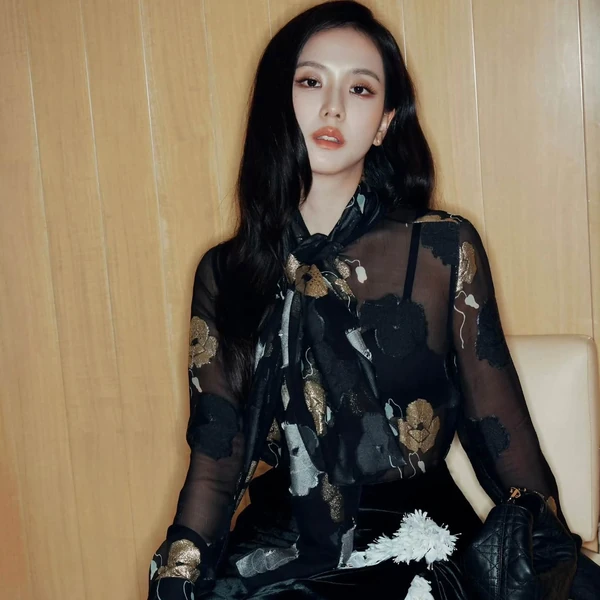 Popular photo full of fans’ love for Jisoo (1995)