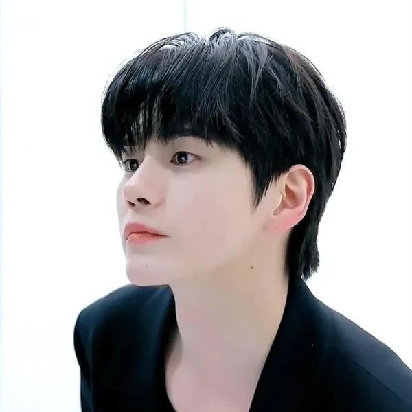 Foto populer Ong Seongwu yang penuh cinta dari penggemar