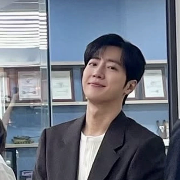 The most loved look of Lee Sangyeob today