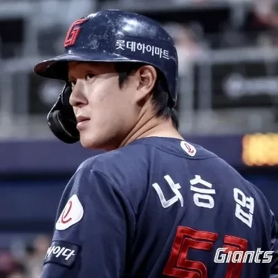 Foto profil populer Na Seungyeop yang dipilih melalui voting