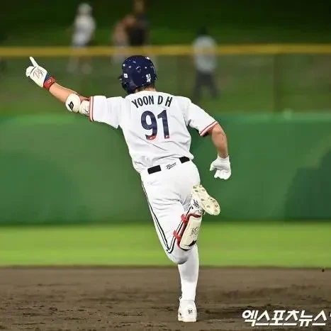 充滿粉絲愛的Yoon Donghee人氣照片