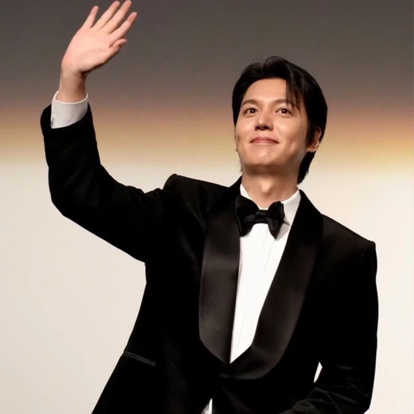 充滿粉絲愛的李敏鎬人氣照片