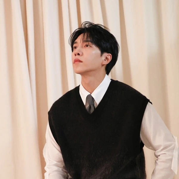 The most loved look of Lee Seunggi today