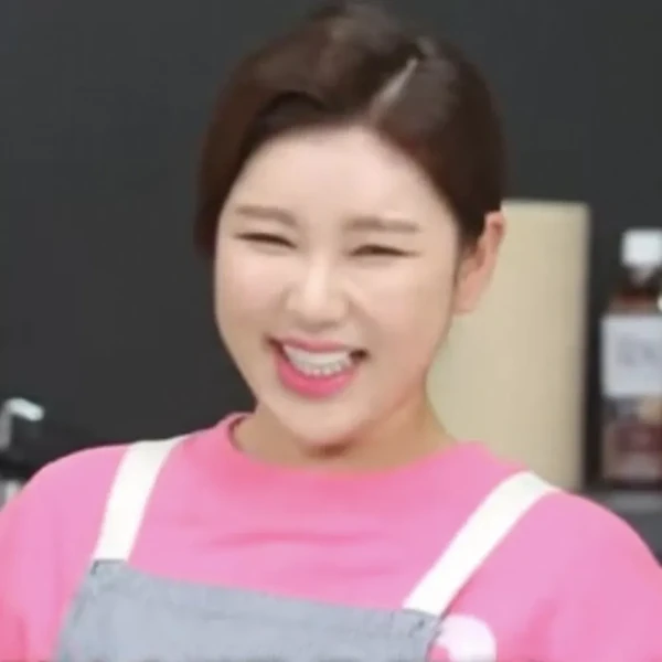Foto populer Song Gain yang penuh cinta dari penggemar