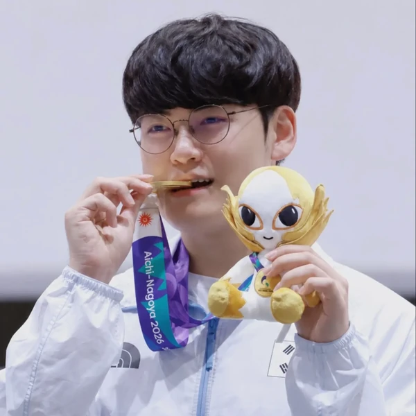 No.1 banner post of Gumayusi created by top fandom
